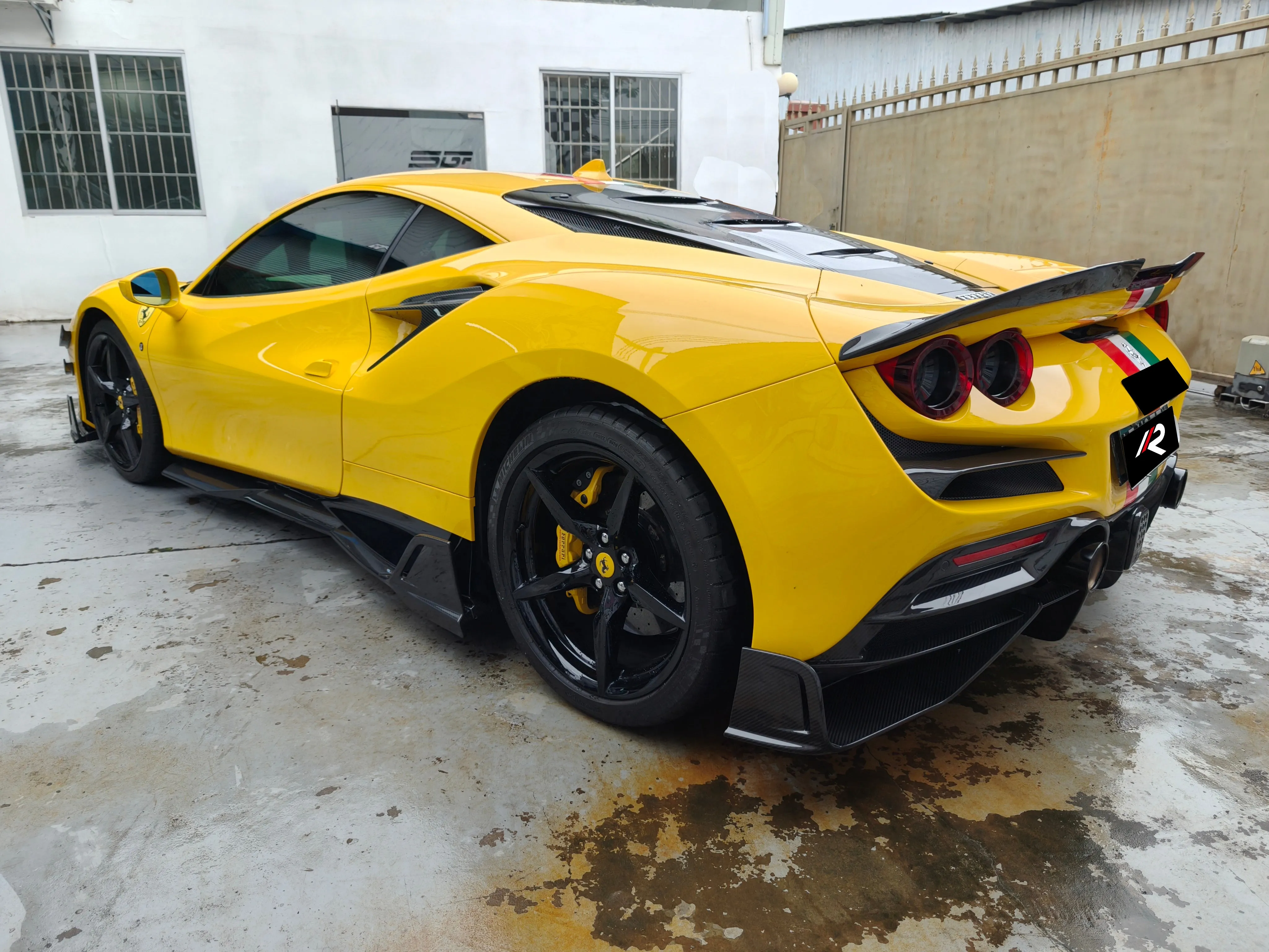Aero Republic M Style Side Skirts for Ferrari F8 Tributo & Spider Carbon Fiber/FRP