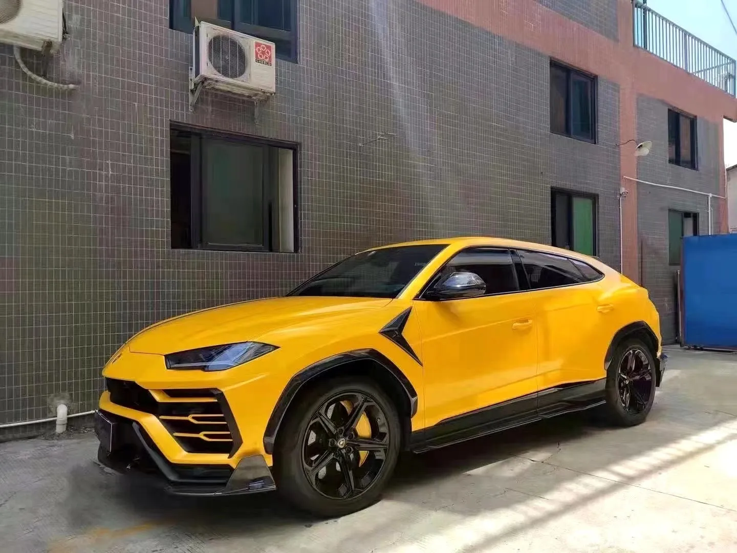 Aero Republic M Style Side Skirts for Lamborghini Urus Base S Performante 2019-ON Carbon Fiber/FRP