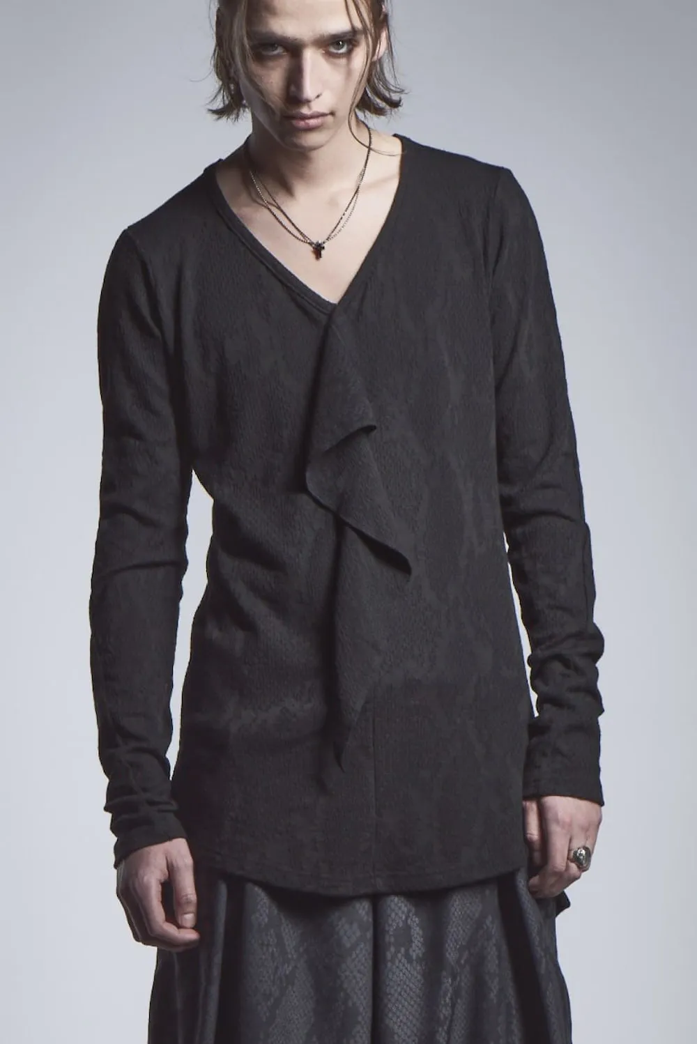 Frill Vneck T-Shirts Black